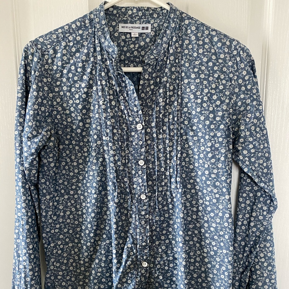 Uniqlo French collar floral top